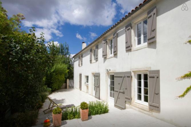 La Tonnelle Fleurie Chambres D'Hotes Sainte-Soulle ภายนอก รูปภาพ