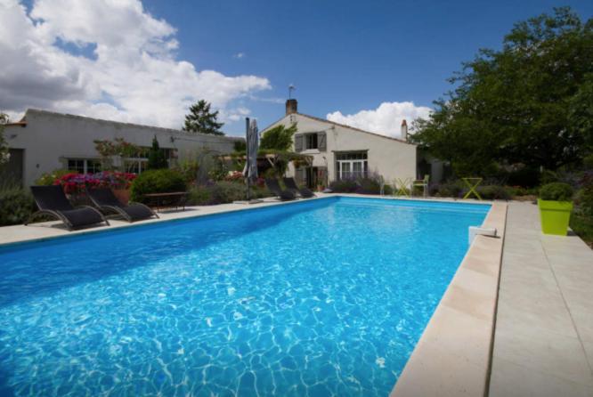 La Tonnelle Fleurie Chambres D'Hotes Sainte-Soulle ภายนอก รูปภาพ